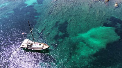 AUSFLUG IN DEN ASINARA PARK IN EINEM HÖLZERNEN SEGELBOOT