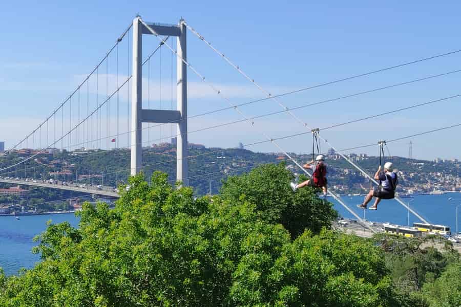 Istanbul: Zipline-Abenteuer mit Blick auf den Bosporus. Foto: GetYourGuide Istanbul: Zipline-Abenteuer mit Blick auf den Bosporus. Foto: GetYourGuide
