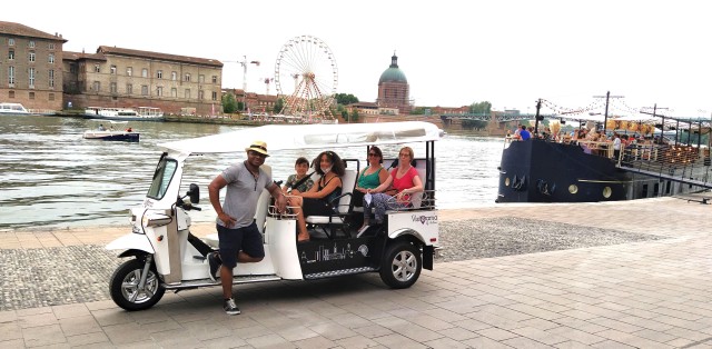 Visit Toulouse Electric Tuk-Tuk Tour with Photo Stops and Audio in Toulouse, France