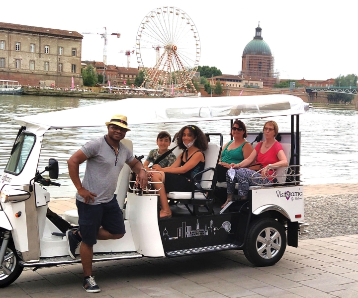 Toulouse: Electric Tuk-Tuk Tour with Photo Stops and Audio