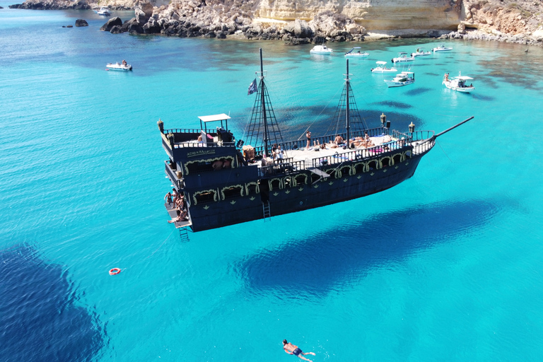 Lampedusa: Pirate Ship Boat Tour with Lunch and Music