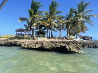 Paseo en barco por San Andrés, Isla Pontoon - Hizvo
