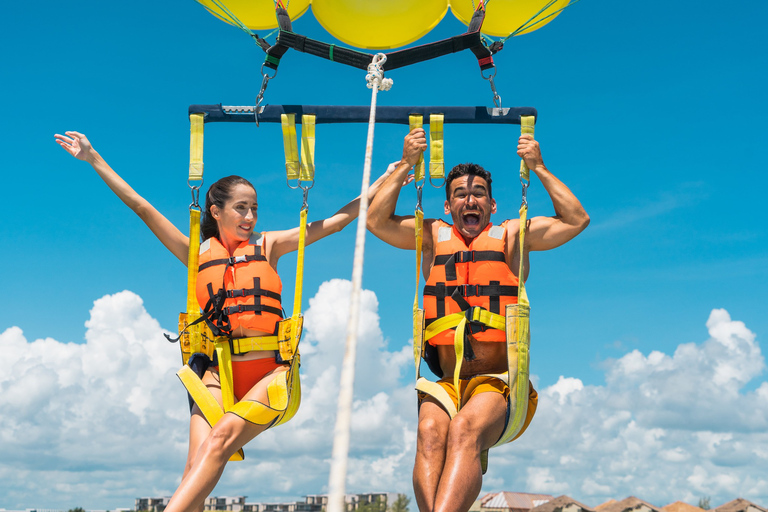 Riviera Maya: wycieczka parasailingowaOdbiór w Cancun