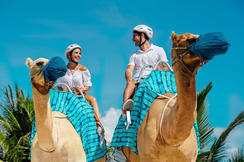 Riviera Maya: Expedición en Caravana de Camellos y Acceso al Club de Playa