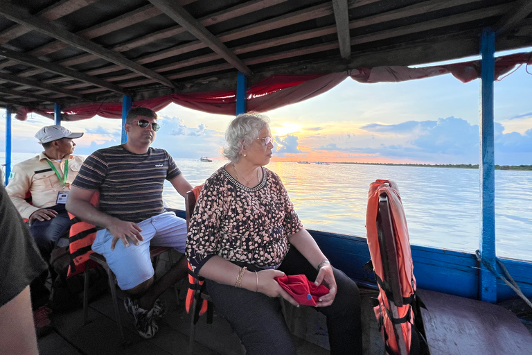 Siem Reap: Crucero en barco por el Tonle Sap al atardecer con trasladosSiem Reap: Tonle Sap Tour Privado Crucero al Atardecer