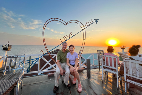 Siem Reap: Tonle Sap Sunset Boat Cruise with Transfers Siem Reap: Tonle Sap Joined in Tour Sunset Cruise