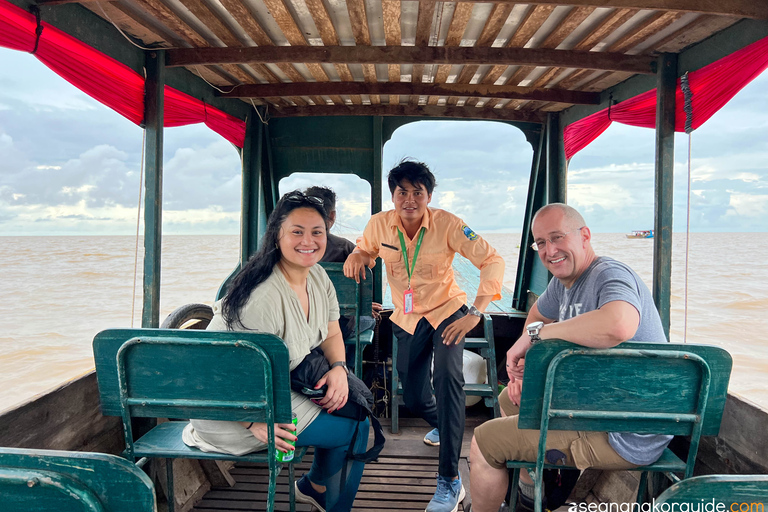 Siem Reap: Crucero en barco por el Tonle Sap al atardecer con trasladosSiem Reap: Tonle Sap Tour Privado Crucero al Atardecer