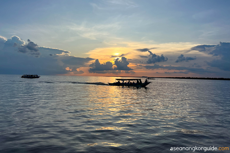 Siem Reap: Tonle Sap Sunset Boat Cruise with Transfers Siem Reap: Tonle Sap Joined in Tour Sunset Cruise