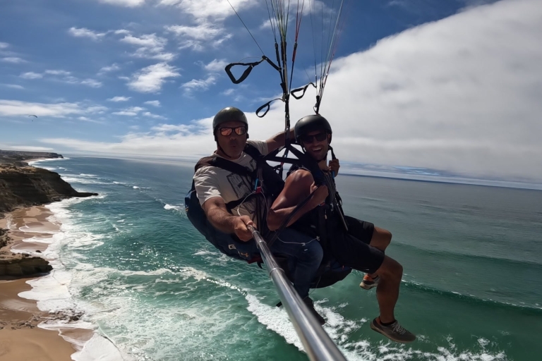 Von Lissabon aus: Paragliding Abenteuer Tour
