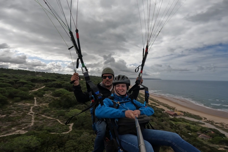 Von Lissabon aus: Paragliding Abenteuer Tour