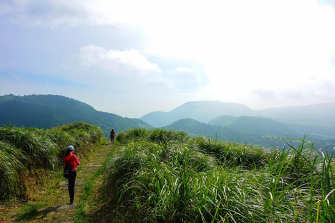 Taipei: Yangmingshan National Park Hiking Day Tour Challenging Route: Mt. Qixing Trail