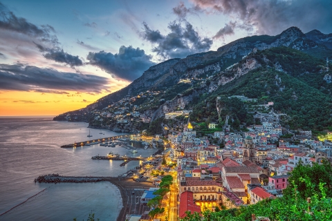 Costa de Amalfi: Experiencia Romántica en Crucero al AtardecerCosta de Amalfi: Crucero al atardecer con música y cócteles