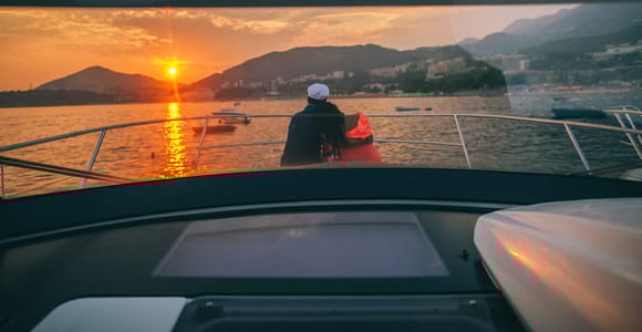 Amalfiküste: Romantische Kreuzfahrt bei Sonnenuntergang mit Musik und Cocktails