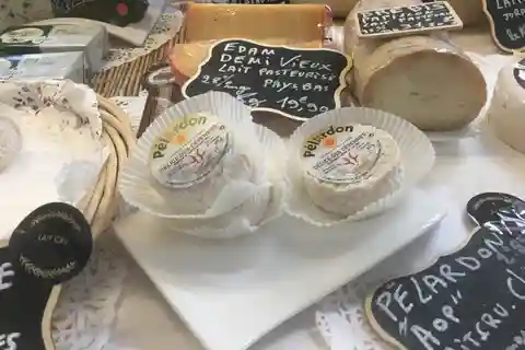 Montpellier: Visita gastronómica guiada con aperitivos locales y vino