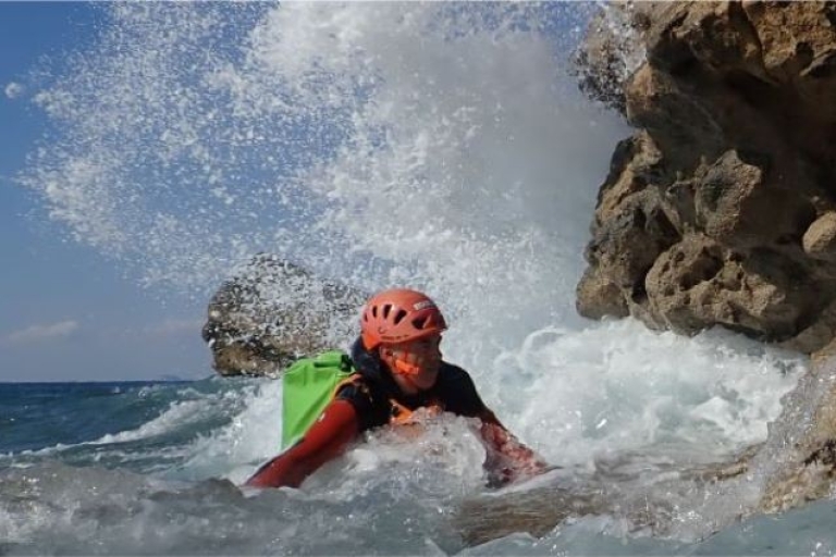 Alicante: Coasteering-avontuur op Torres de la VillajoyosaAlicante: Coasteering-avontuur op Playa de Torres