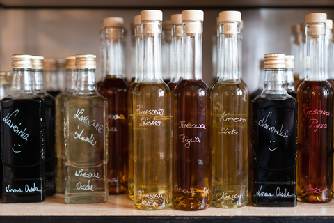 Krakow: Walking Tour and Liqueur Tasting with Local Guide Portuguese, French, Italian