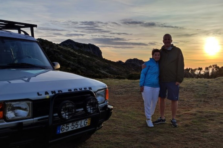 Pico do Arieiro: Private 4x4 Sunrise Trip with Hot Drinks