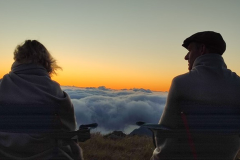 Pico do Arieiro: Private 4x4 Sunrise Trip with Hot Drinks