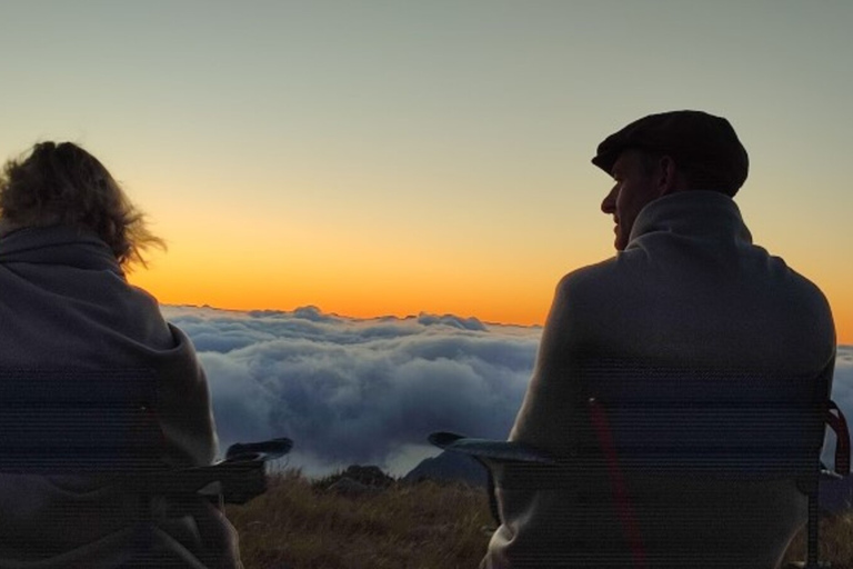 Pico do Arieiro: Private 4x4 Sunrise Trip with Hot Drinks