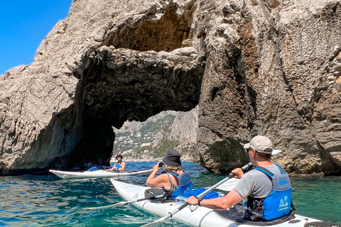 Capri: tour in kayak tra grotte e spiagge con foto GoPro