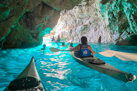 Capri: tour in kayak tra grotte e spiagge con foto GoPro