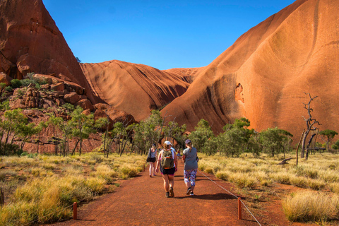 From Alice Springs: Day Trip to Uluru with BBQ Dinner