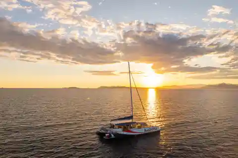 Hyères : Sunset Catamaran Cruise to Giens Peninsula