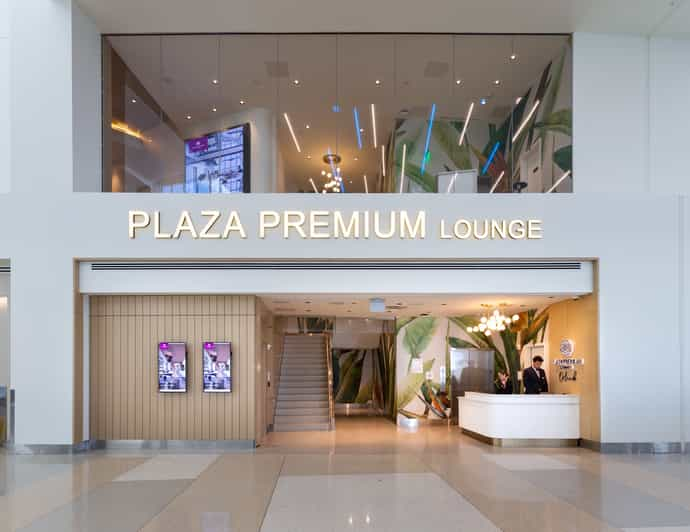 MCO Orlando International Airport Plaza Premium Lounge GetYourGuide   146 