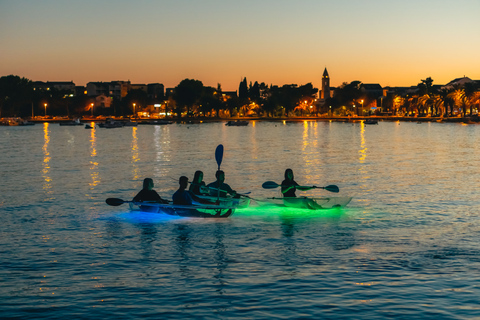 Split: Upplyst kvällstur med guidad kajakpaddlingSplit: Guidad kajakpaddlingstur med belysning på kvällen