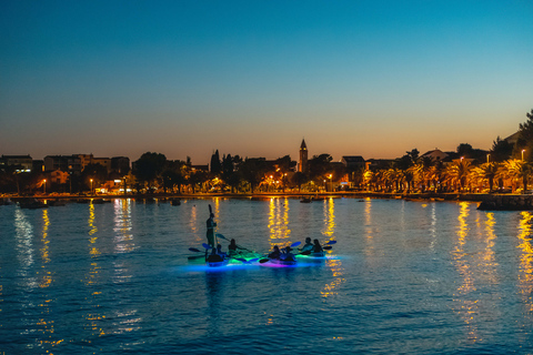 Split: Passeio guiado de caiaque à noite iluminadaSplit: passeio de caiaque guiado à noite iluminada