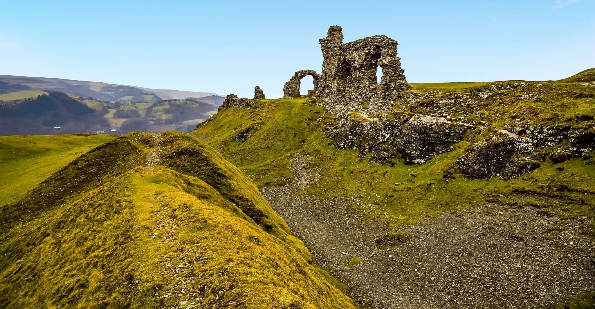 South Wales, Exploration Box with Maps, Itinerary, & Tips - Housity