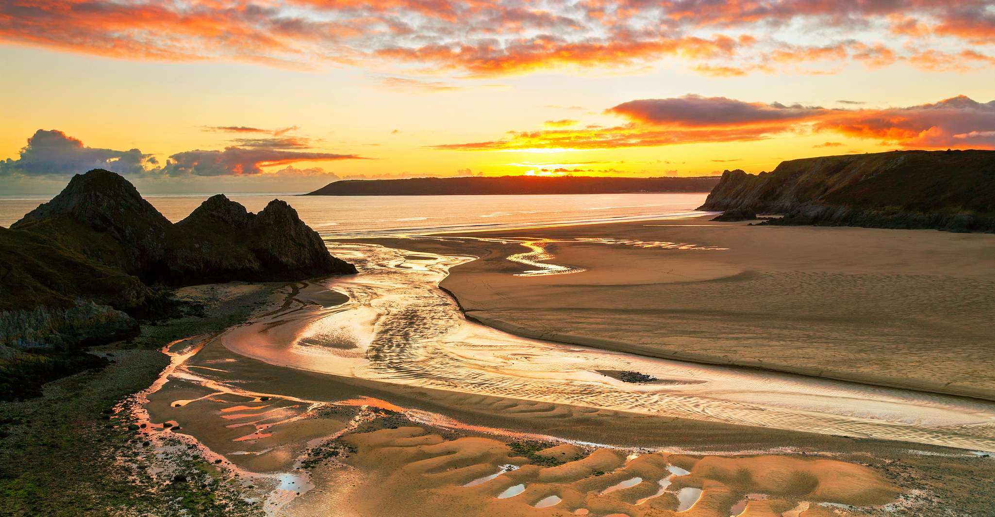 South Wales, Exploration Box with Maps, Itinerary, & Tips - Housity