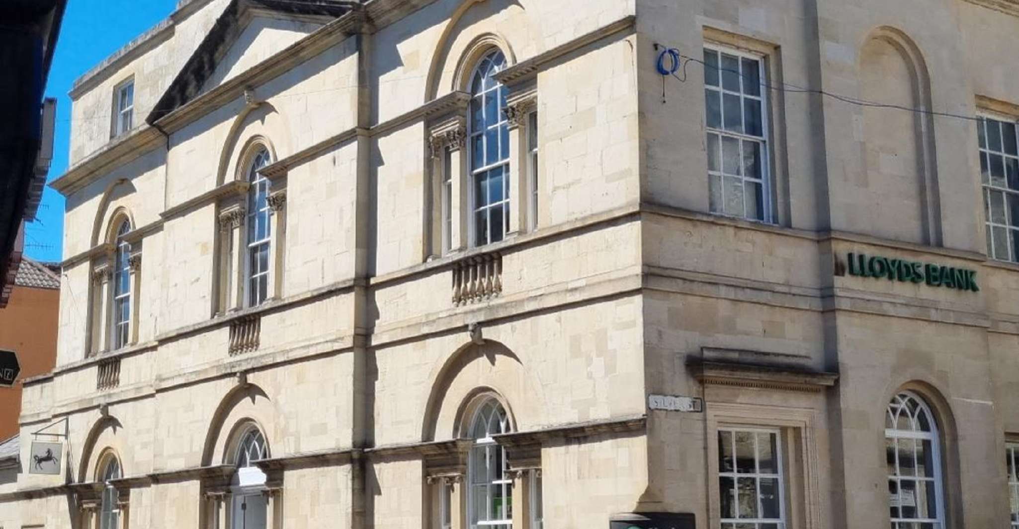 Cirencester's Hidden History, A Self-Guided Audio Tour - Hizvo