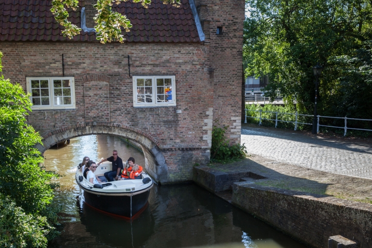 Delft: Crucero por el canal en barco abierto con patrónDelft: Excursión en barco Canal Hopper Delft