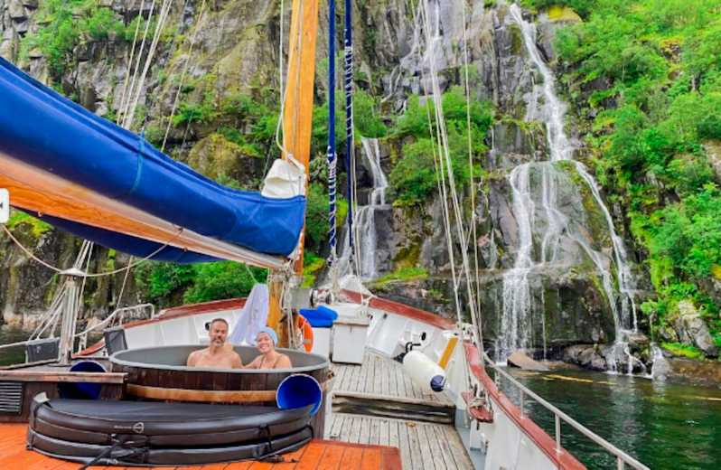 Svolvaer: Luxury Trollfjord Cruise with Reindeer Soup