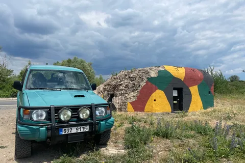 Excursión en 4x4 de la II Guerra Mundial desde Praga con almuerzo