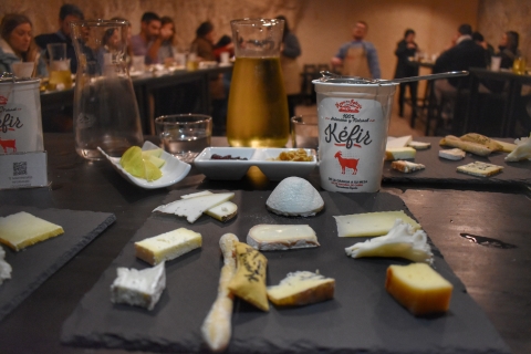 Depuis Valence : Visite guidée d'une fromagerie avec dégustation de vin