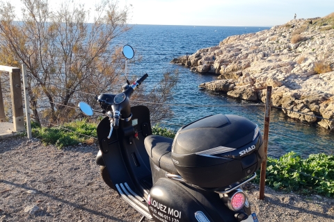 Marsylia: wypożyczalnia motocykli elektrycznych z przewodnikiem po smartfonachMarsylia: Wypożyczalnia motocykli elektrycznych z przewodnikiem po smartfonie