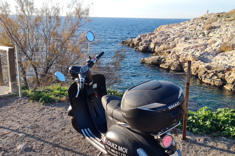 Marsylia: wypożyczalnia motocykli elektrycznych z przewodnikiem po smartfonachMarsylia: Wypożyczalnia motocykli elektrycznych z przewodnikiem po smartfonie