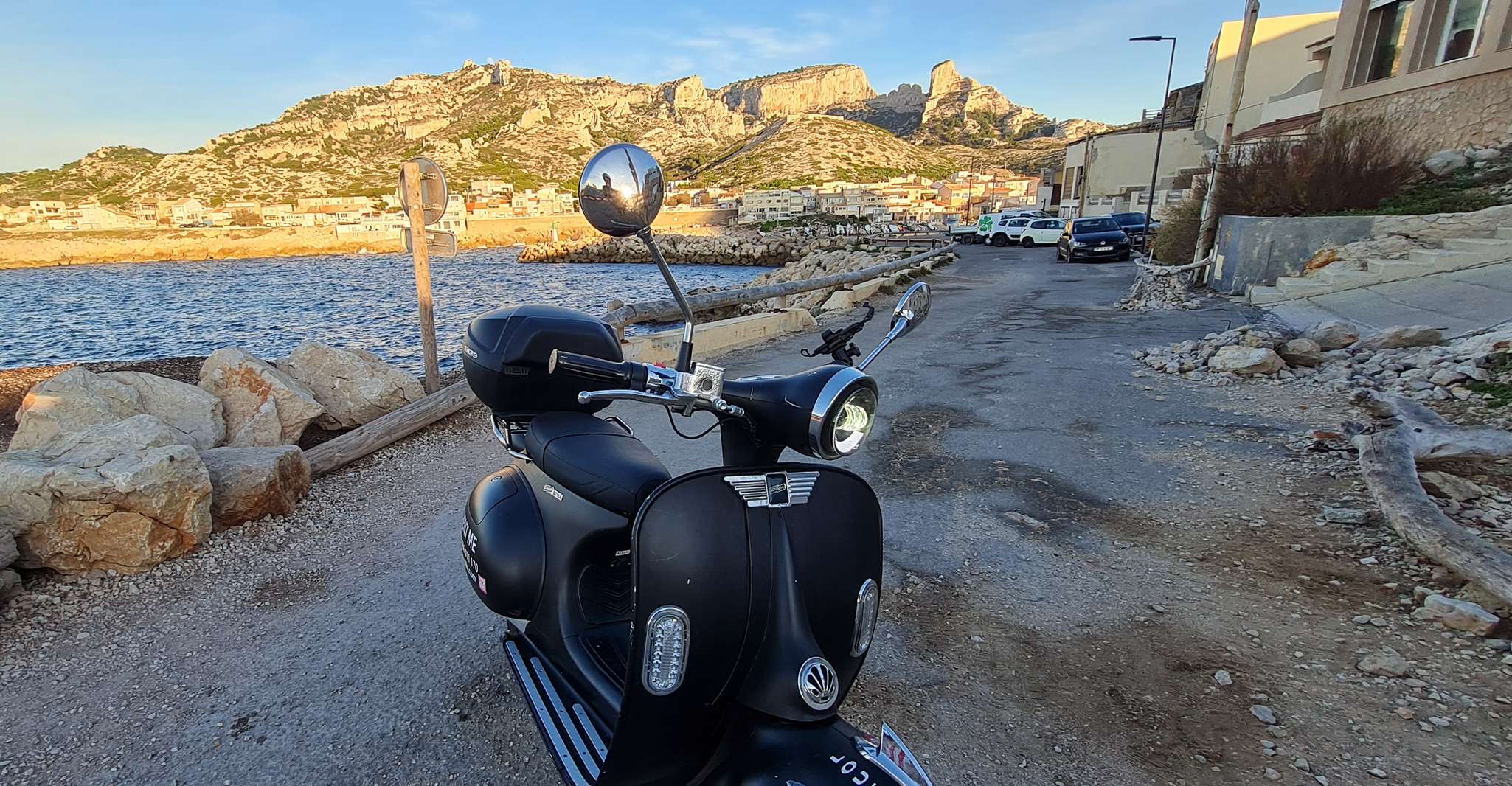 Marseille, Electric Motorcycle Rental with Smartphone Guide - Housity