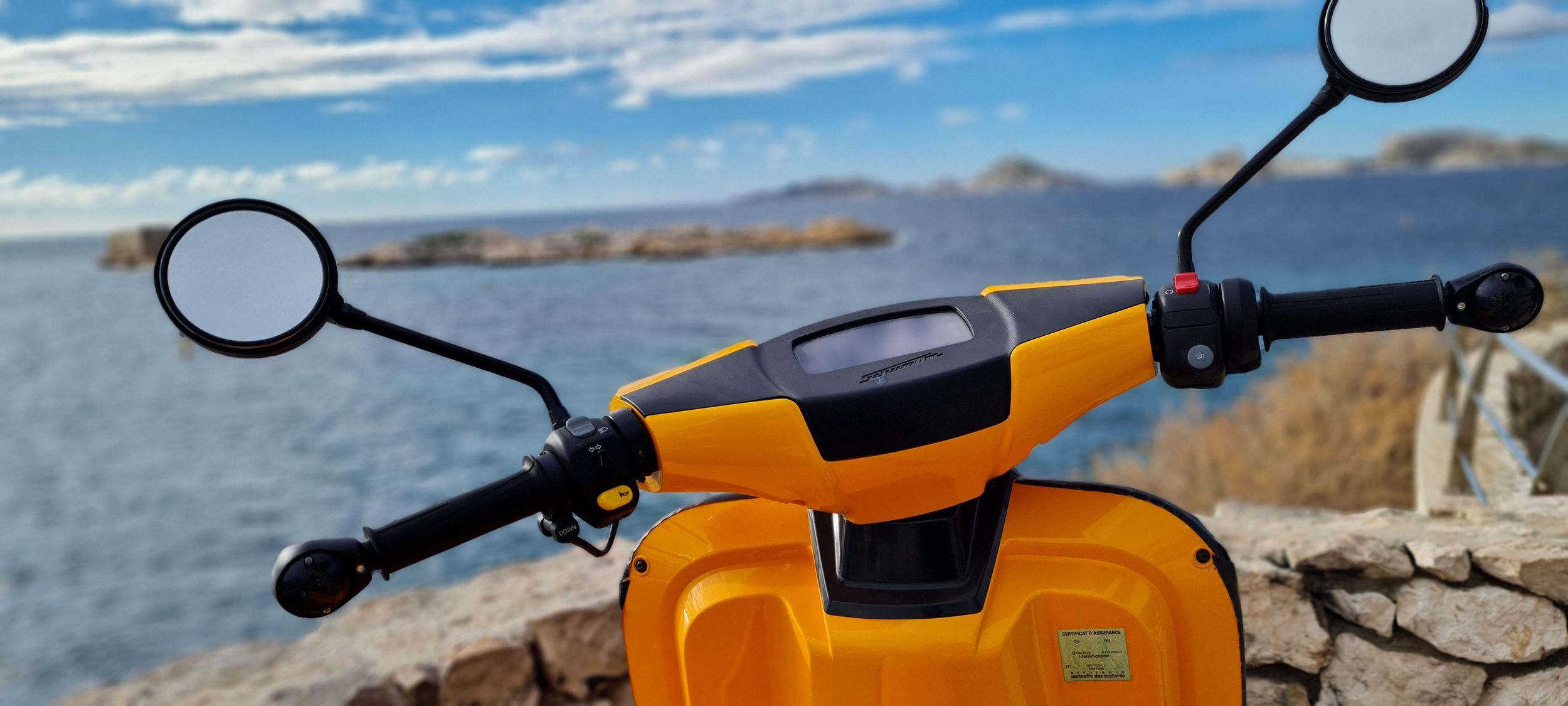 Marseille: Elektromotorradverleih mit Smartphone-Guide