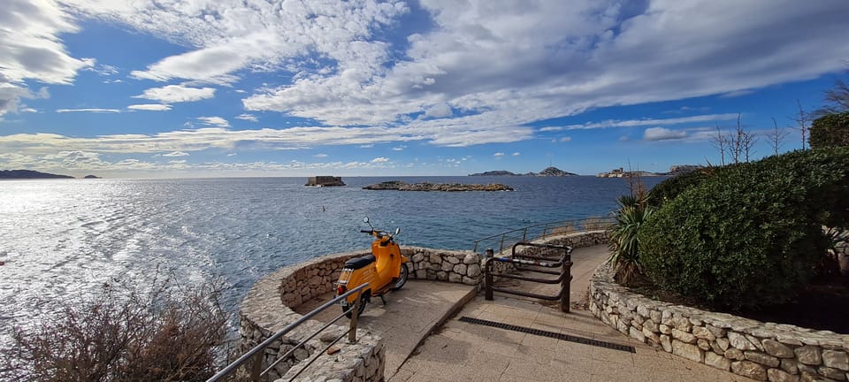 Marseille, Electric Motorcycle Rental with Smartphone Guide - Housity