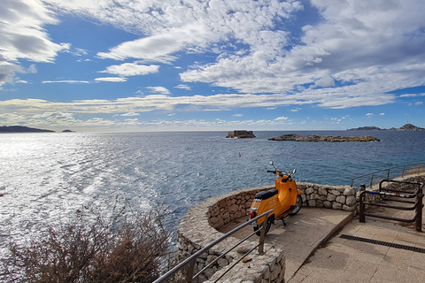 Marseille: Electric Motorcycle Rental with Smartphone Guide