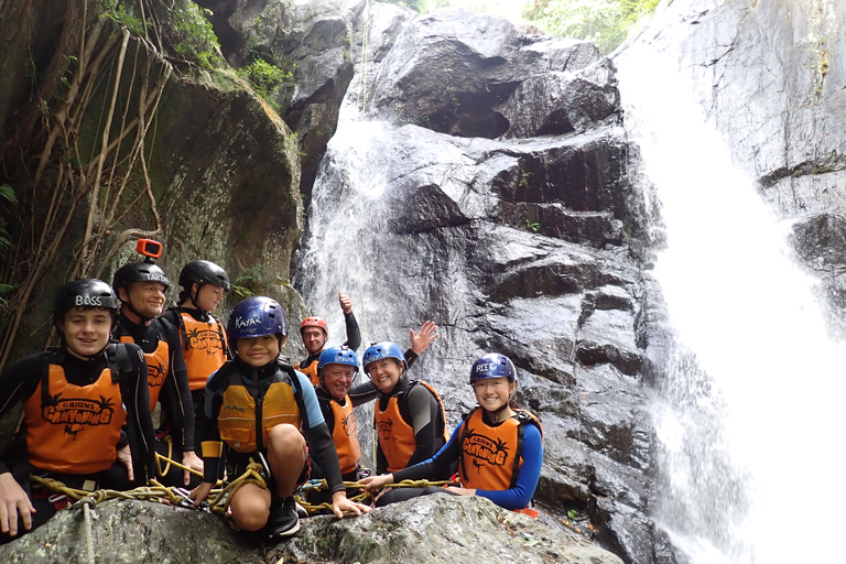 Cairns: Tour d&#039;avventura Crystals &amp; Behana - Canyoning a CairnsEsperienza nella foresta pluviale delle cascate di Cairns Giornata intera avanzata