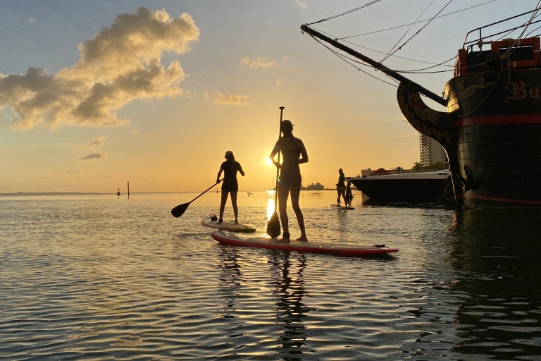Cancún: stand-up paddlesurftour bij zonsopgang/zonsondergangZonsondergang Stand Up Paddle in Cancún