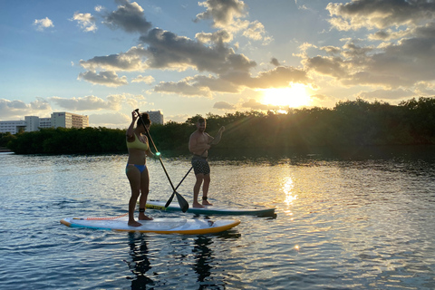 Cancun : Tour de Stand-Up Paddleboarding au lever et au coucher du soleilStand Up Paddle au lever du soleil à Cancún