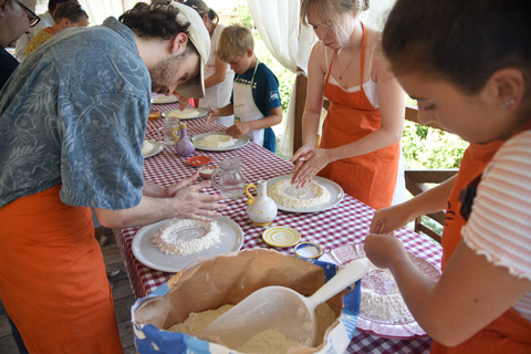 Sorrento: Pizza Lesson, Wine, and Limoncello at a Local Farm