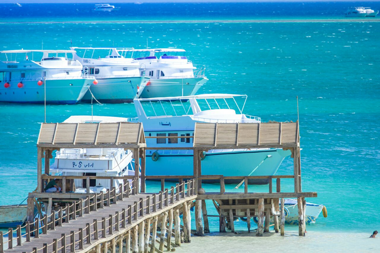 Hurghada: mergulho com snorkel com barco, visita à ilha e trasladoDe Gouna: Snorkeling com barco e Orange BayIlha e traslados