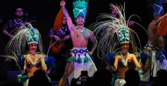 Honolulu: Ka Moana Luau Dinner und Show mit Transport