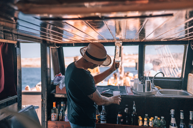 Lampedusa: Pirate Ship Boat Tour with Lunch and Music